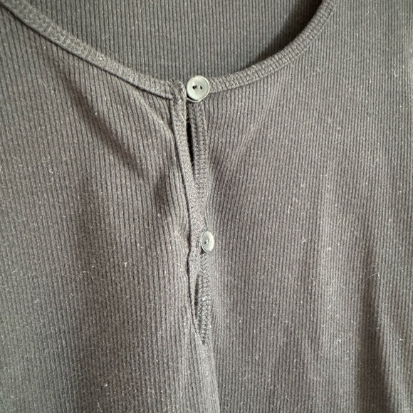 Abercrombie & Fitch Button Down Black Tee - Picture 3 of 3